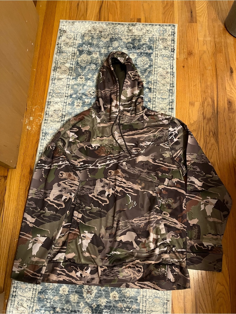 Men’s camo sweatshirt